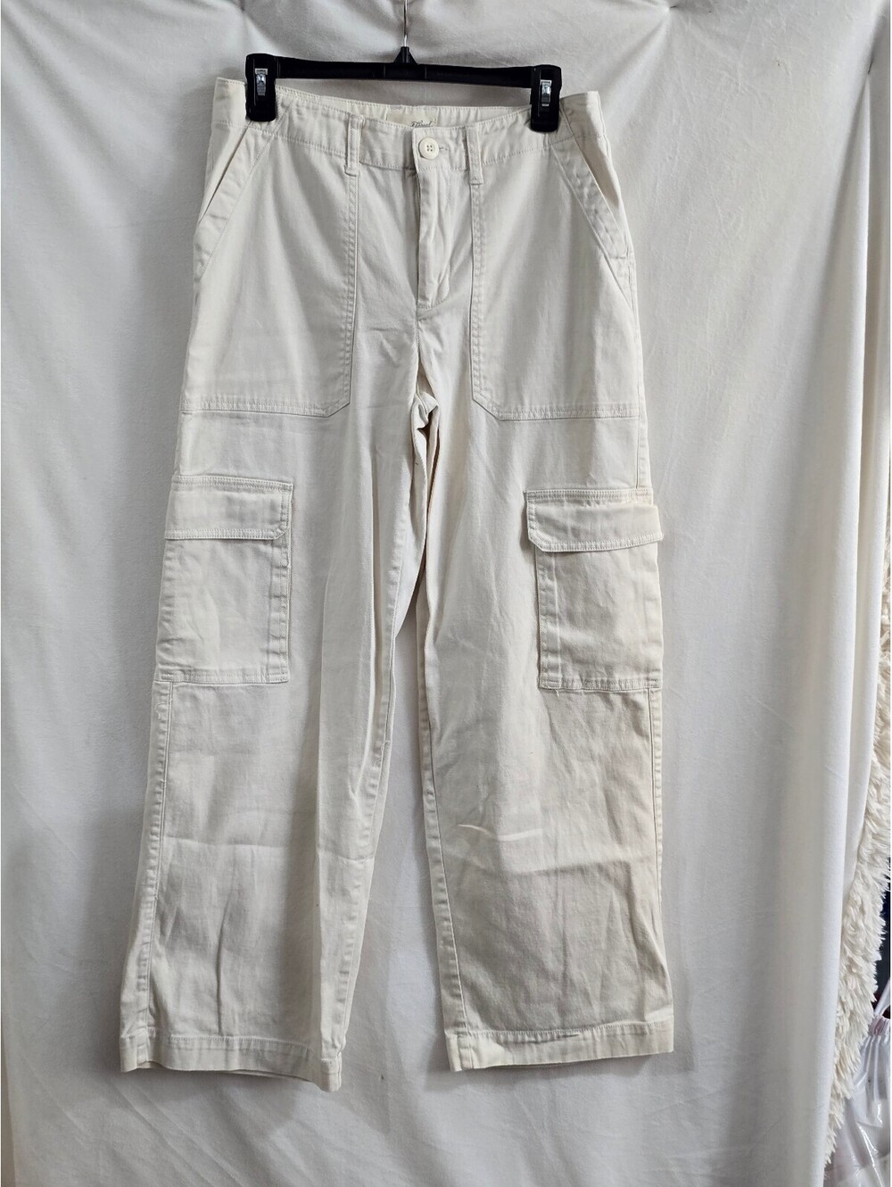 Universal Thread Women's Beige Cargo Pants Size 8